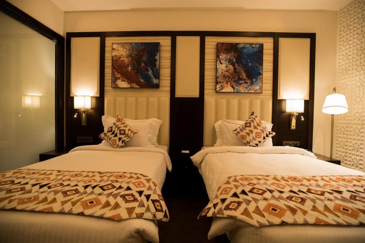 Ramada By Wyndham Kapurthala Hotel Buitenkant foto